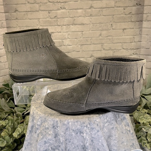 Comfort Ease by Blair - Gray Suede Moccasin Ankle Zip Booties WMS 6.5W🩶VGUC - Picture 7 of 15